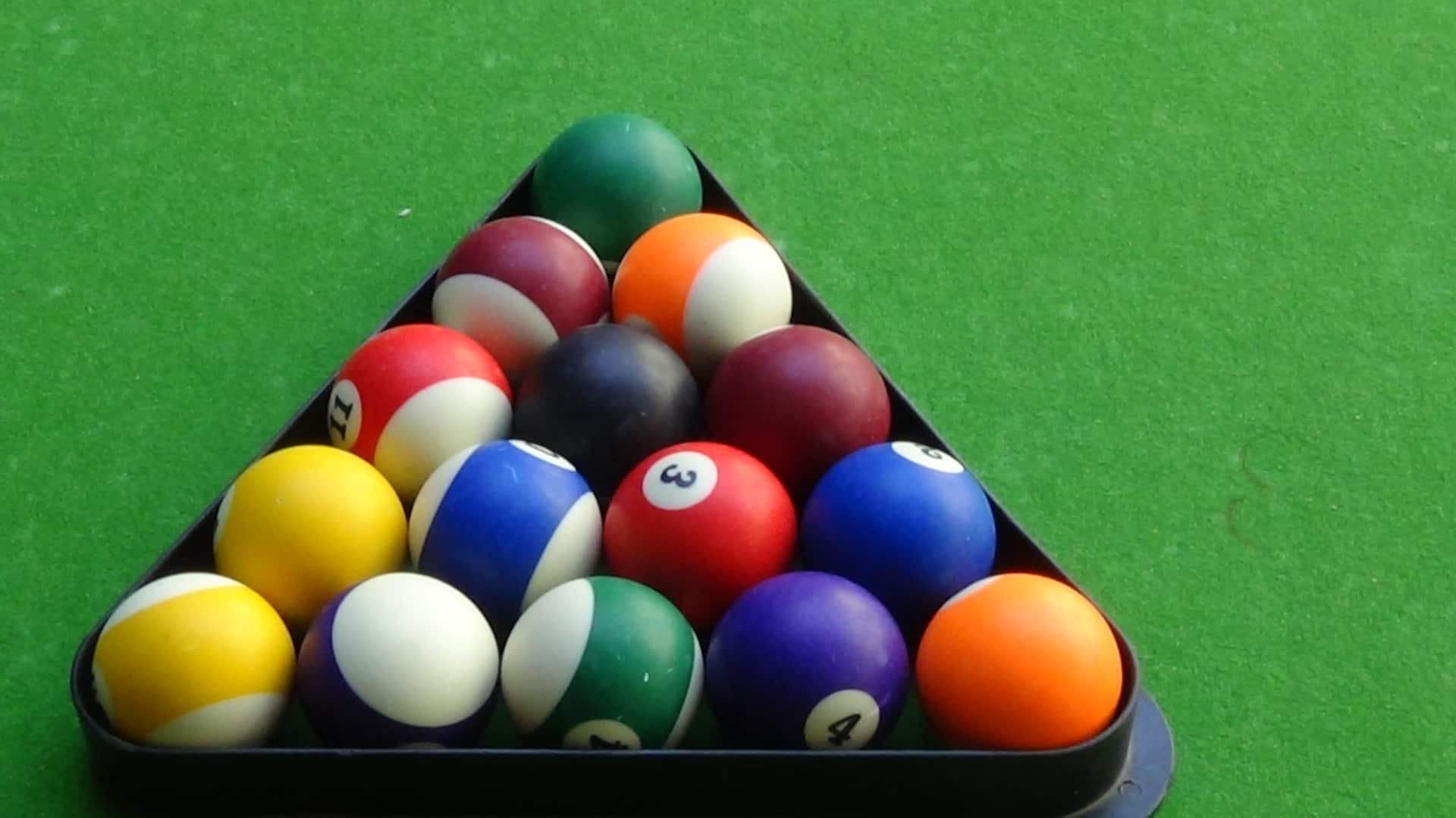 snooker vs pool balls
