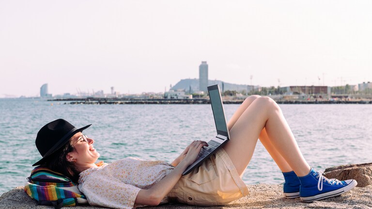 how to become a digital nomad with no experience